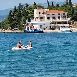 Riva , Omišalj Kroatien